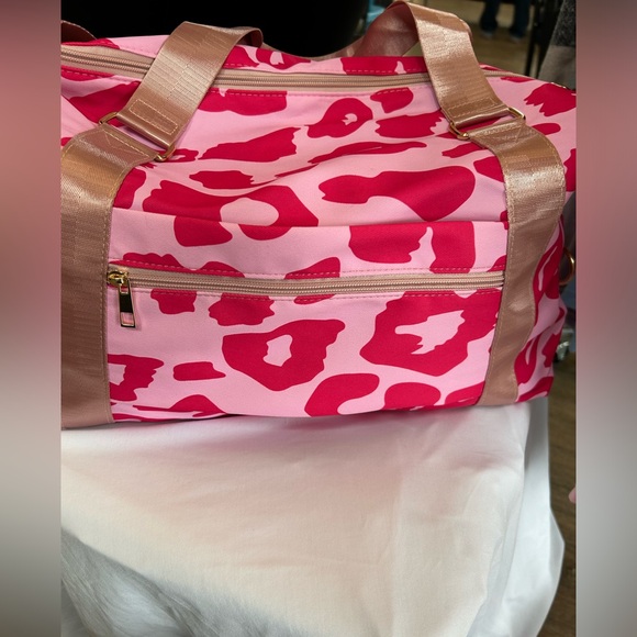 Pink Leopard Duffle with gold coloured hardware - Picture 3 of 3
